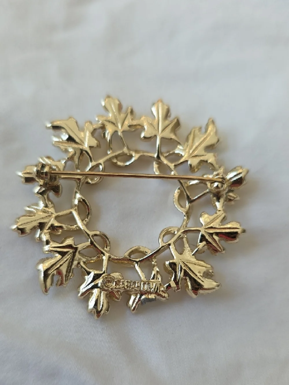 Sarah Coventry Vintage 1960sTwo-Tone Gold and Silver Leaf Wreath Brooch